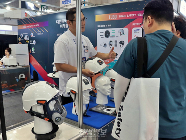 [산업일보]'핸즈프리' 스마트 안전모… 무전기 없이 PoC·DMR 듀얼 통신 지...